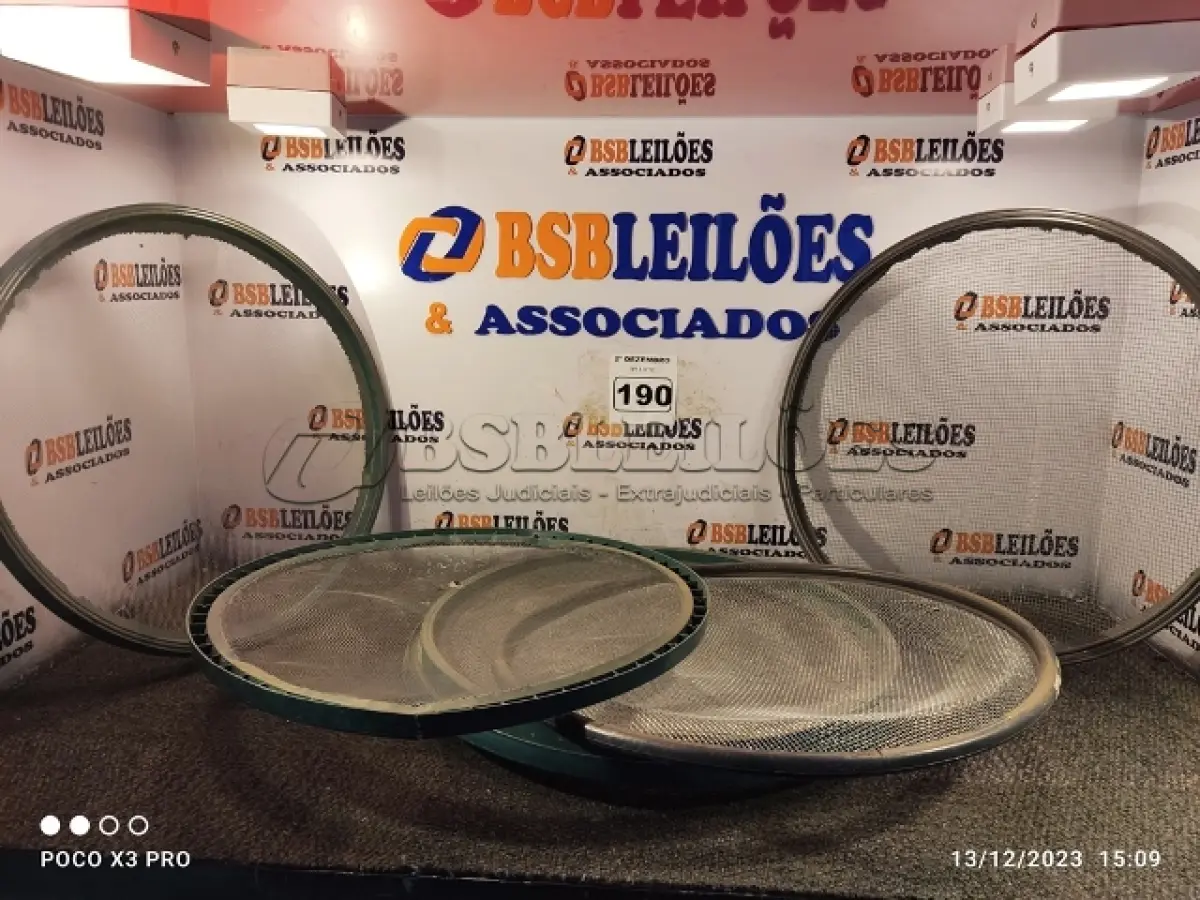 LOTE 190 - 06 PENEIRAS MARCAS E MODELOS DIVERSOS. (NO ESTADO) ATENÇÃO! FAZER A VISITAÇÃO ANTES DE ARREMATAR, NÃO SABEMOS SE FUNCIONA. LEILÃO NÃO TEM GARANTIA E NEM DEVOLUÇÃO, SUJEITO A POSSÍVEIS AVARIAS VISÍVEIS/OCULTAS E/OU AUSÊNCIA DE COMPONENTES.