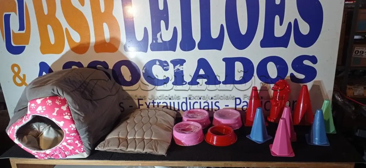 LOTE 080 - 25 – ITENS PARA PET.(APROXIMADAMENTE) (NO ESTADO, NÃO SABEMOS SE FUNCIONA. LEILÃO NÃO TEM GARANTIA E NEM DEVOLUÇÃO, SUJEITO A POSSÍVEIS AVARIAS VISÍVEIS/OCULTAS E/OU AUSÊNCIA DE COMPONENTES)