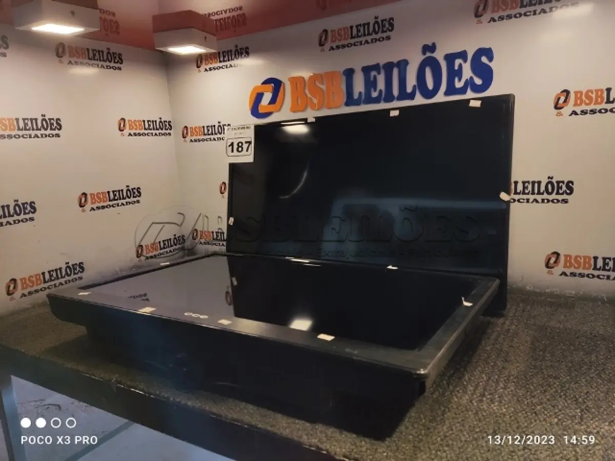 LOTE 187 - 02 TV’S MARCAS E MODELOS DIVERSOS PARA RETIRADA DE PEÇAS. (NO ESTADO) ATENÇÃO! FAZER A VISITAÇÃO ANTES DE ARREMATAR, NÃO SABEMOS SE FUNCIONA. LEILÃO NÃO TEM GARANTIA E NEM DEVOLUÇÃO, SUJEITO A POSSÍVEIS AVARIAS VISÍVEIS/OCULTAS E/OU AUSÊNCIA DE COMPONENTES.