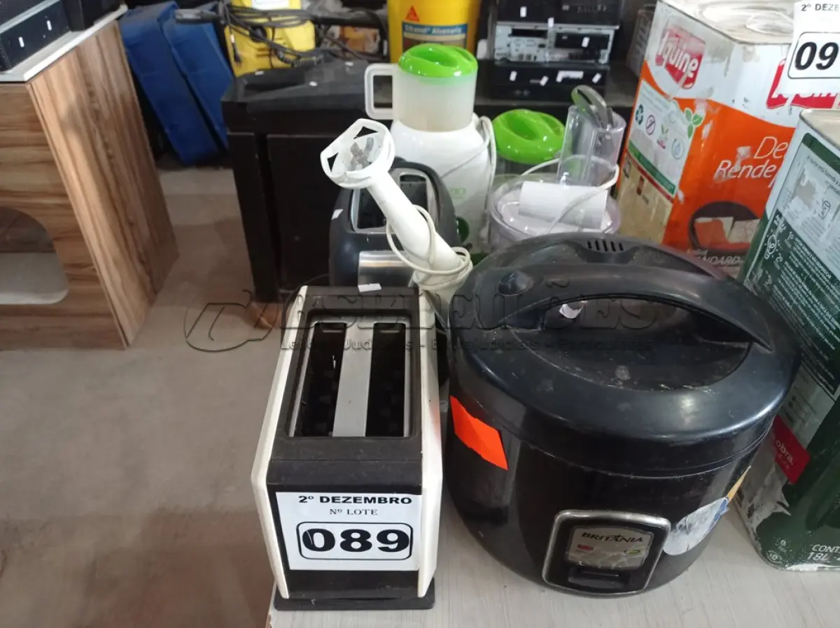 LOTE 089 - 02 MULTIPROCESSADORES, 01 MIXER PARA ALIMENTOS, 01 PANELA ELÉTRICA E 02 TORRADEIRAS MARCAS E MODELOS DIVERSOS. (NO ESTADO) ATENÇÃO! FAZER A VISITAÇÃO ANTES DE ARREMATAR, NÃO SABEMOS SE FUNCIONA. LEILÃO NÃO TEM GARANTIA E NEM DEVOLUÇÃO, SUJEITO A POSSÍVEIS AVARIAS VISÍVEIS/OCULTAS E/OU AUSÊNCIA DE COMPONENTES.