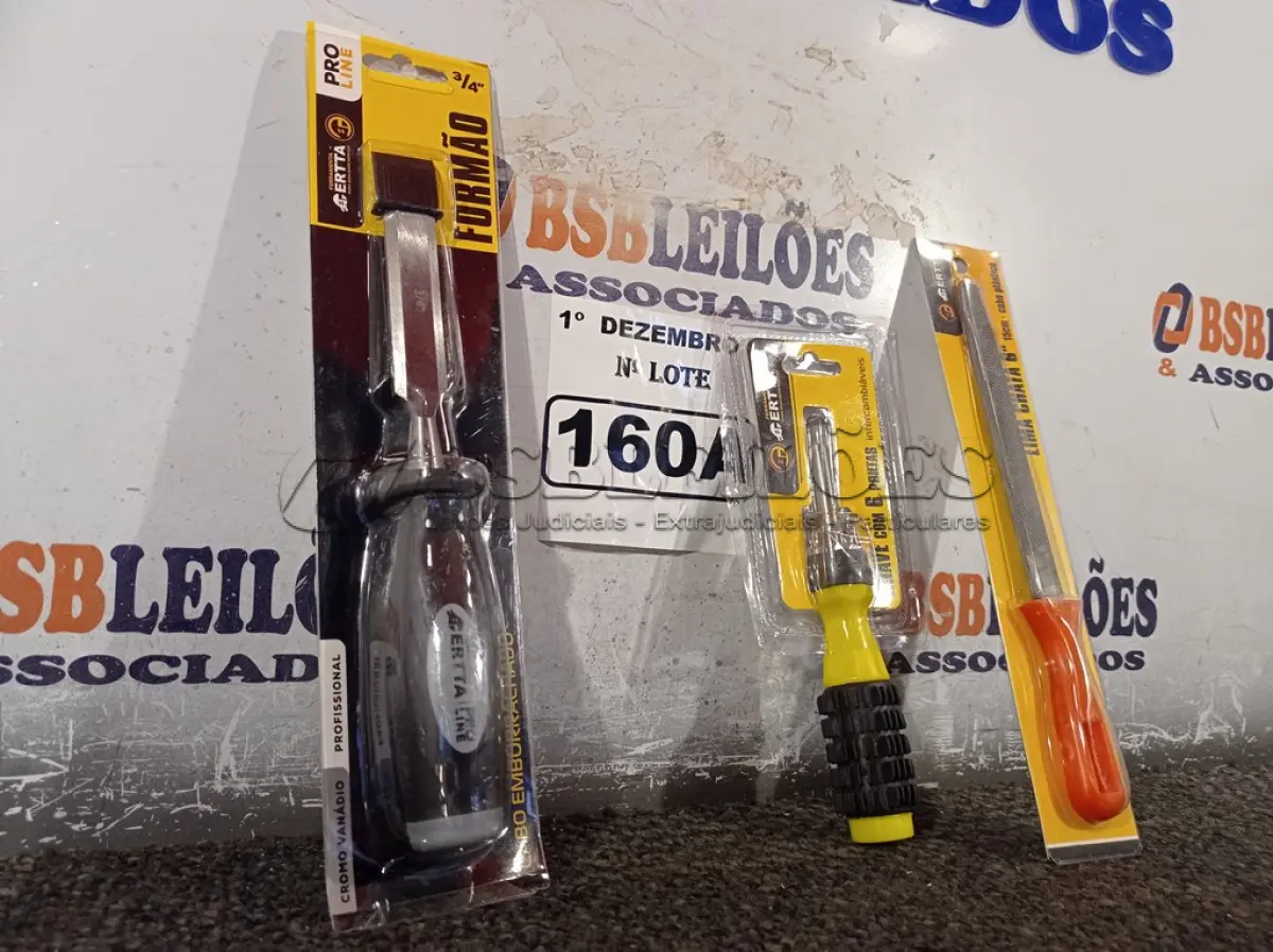 LOTE 160 - 01 FORMÃO, 01 LIMA CHATA 6” E 01 CHAVE COM 06 PONTAS INTERCAMBIÁVEIS. (NO ESTADO) ATENÇÃO! FAZER A VISITAÇÃO ANTES DE ARREMATAR, NÃO SABEMOS SE FUNCIONA. LEILÃO NÃO TEM GARANTIA E NEM DEVOLUÇÃO, SUJEITO A POSSÍVEIS AVARIAS VISÍVEIS/OCULTAS E/OU AUSÊNCIA DE COMPONENTES.