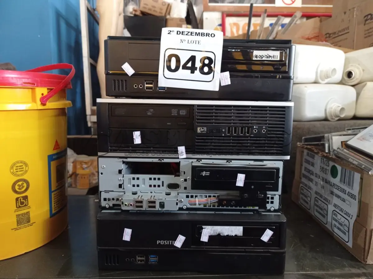 LOTE 048 - 04 CPU’S MARCAS E MODELOS DIVERSOS. (NO ESTADO) ATENÇÃO! FAZER A VISITAÇÃO ANTES DE ARREMATAR, NÃO SABEMOS SE FUNCIONA. LEILÃO NÃO TEM GARANTIA E NEM DEVOLUÇÃO, SUJEITO A POSSÍVEIS AVARIAS VISÍVEIS/OCULTAS E/OU AUSÊNCIA DE COMPONENTES.