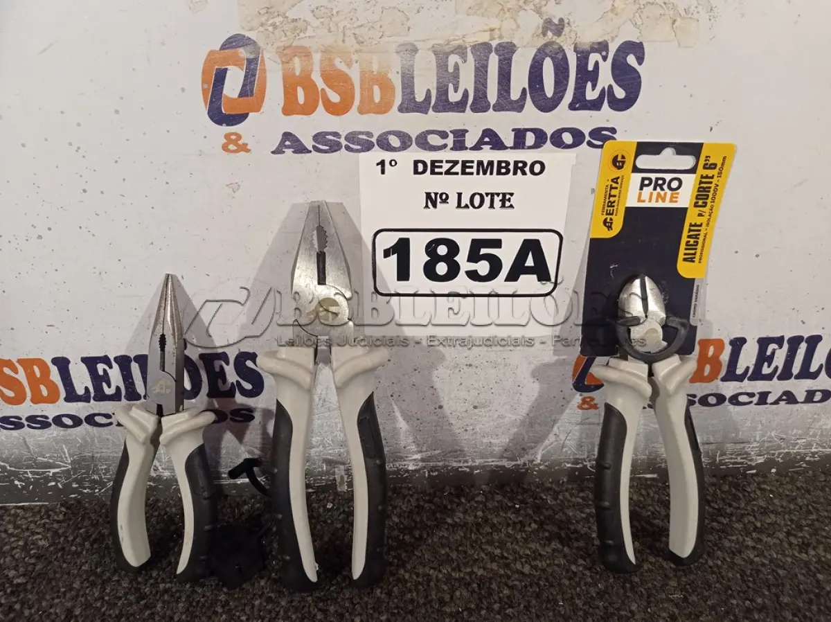 LOTE 185 - 01 ALICATE UNIVERSAL, 01 ALICATE DE CORTE 6” E 01 ALICATE DE BICO 6”. (NO ESTADO) ATENÇÃO! FAZER A VISITAÇÃO ANTES DE ARREMATAR, NÃO SABEMOS SE FUNCIONA. LEILÃO NÃO TEM GARANTIA E NEM DEVOLUÇÃO, SUJEITO A POSSÍVEIS AVARIAS VISÍVEIS/OCULTAS E/OU AUSÊNCIA DE COMPONENTES.