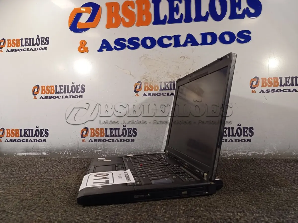 LOTE 017 - 01 NOTEBOOK MARCA LENOVO. (NO ESTADO) ATENÇÃO! FAZER A VISITAÇÃO ANTES DE ARREMATAR, NÃO SABEMOS SE FUNCIONA. LEILÃO NÃO TEM GARANTIA E NEM DEVOLUÇÃO, SUJEITO A POSSÍVEIS AVARIAS VISÍVEIS/OCULTAS E/OU AUSÊNCIA DE COMPONENTES.