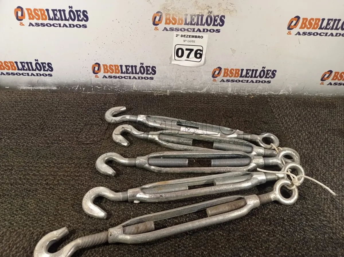 LOTE 076 - 05 ESTICADORES PARA CABO DE AÇO. (NO ESTADO) ATENÇÃO! FAZER A VISITAÇÃO ANTES DE ARREMATAR, NÃO SABEMOS SE FUNCIONA. LEILÃO NÃO TEM GARANTIA E NEM DEVOLUÇÃO, SUJEITO A POSSÍVEIS AVARIAS VISÍVEIS/OCULTAS E/OU AUSÊNCIA DE COMPONENTES.