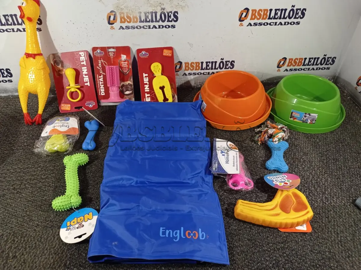 LOTE 026 - 01 KIT DE ACESSÓRIOS PARA PET CONTENDO: TAPETE GELADO, COMEDOURO 3912, BIFE BARULHO, OSSINHO LISO MORDEDOR, OSSO ESPINHO GRANDE, HALTER 04 FUROS, OSSO PET, FRANGO MORDEDOR, PET PLAY CHUPETA, PET PLAY PICOLÉ, DENTAL PET PLAY E OSSINHO PINGENTE. (NO ESTADO) ATENÇÃO! FAZER A VISITAÇÃO ANTES DE ARREMATAR, NÃO SABEMOS SE FUNCIONA. LEILÃO NÃO TEM GARANTIA E NEM DEVOLUÇÃO, SUJEITO A POSSÍVEIS AVARIAS VISÍVEIS/OCULTAS E/OU AUSÊNCIA DE COMPONENTES.