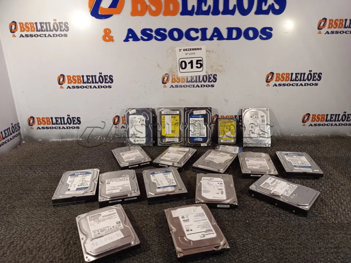 LOTE 015 - 01 LOTE COM VÁRIOS HARD DISC MARCAS E MODELOS DIVERSOS. (NO ESTADO) ATENÇÃO! FAZER A VISITAÇÃO ANTES DE ARREMATAR, NÃO SABEMOS SE FUNCIONA. LEILÃO NÃO TEM GARANTIA E NEM DEVOLUÇÃO, SUJEITO A POSSÍVEIS AVARIAS VISÍVEIS/OCULTAS E/OU AUSÊNCIA DE COMPONENTES.