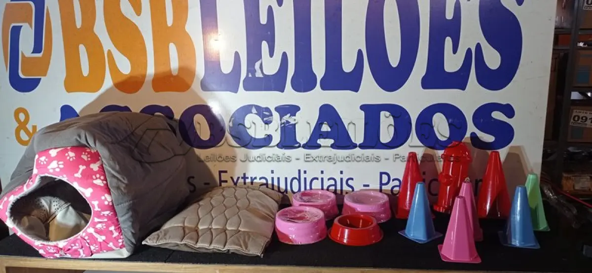 LOTE 080 - 25 – ITENS PARA PET.(APROXIMADAMENTE) (NO ESTADO, NÃO SABEMOS SE FUNCIONA. LEILÃO NÃO TEM GARANTIA E NEM DEVOLUÇÃO, SUJEITO A POSSÍVEIS AVARIAS VISÍVEIS/OCULTAS E/OU AUSÊNCIA DE COMPONENTES)