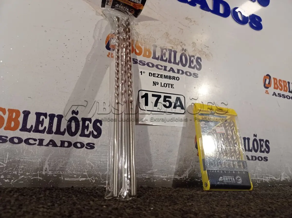 LOTE 175 - 02 KIT’S DE BROCAS. (NO ESTADO) ATENÇÃO! FAZER A VISITAÇÃO ANTES DE ARREMATAR, NÃO SABEMOS SE FUNCIONA. LEILÃO NÃO TEM GARANTIA E NEM DEVOLUÇÃO, SUJEITO A POSSÍVEIS AVARIAS VISÍVEIS/OCULTAS E/OU AUSÊNCIA DE COMPONENTES.