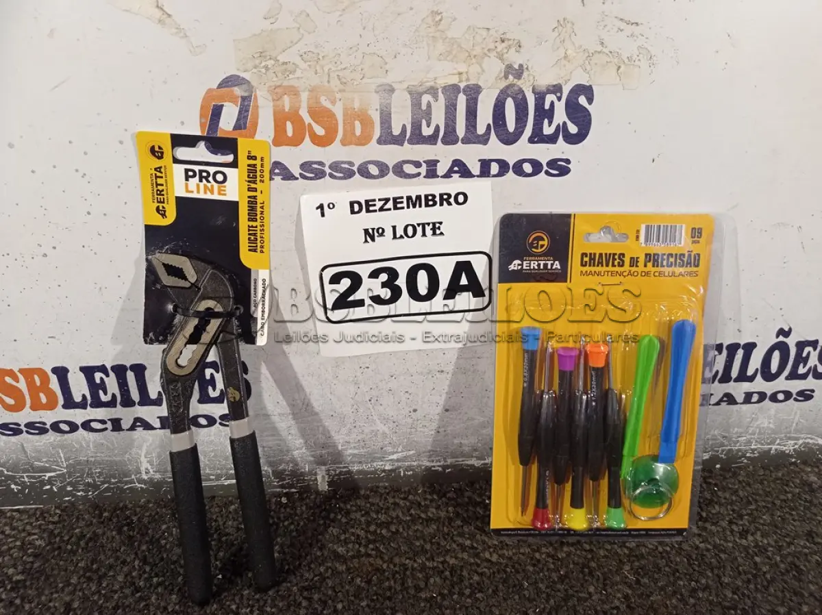 LOTE 230 - 01 ALICATE BOMBA D’AGUA 8” E 01 KIT DE CHAVES DE PRECISÃO. (NO ESTADO) ATENÇÃO! FAZER A VISITAÇÃO ANTES DE ARREMATAR, NÃO SABEMOS SE FUNCIONA. LEILÃO NÃO TEM GARANTIA E NEM DEVOLUÇÃO, SUJEITO A POSSÍVEIS AVARIAS VISÍVEIS/OCULTAS E/OU AUSÊNCIA DE COMPONENTES.