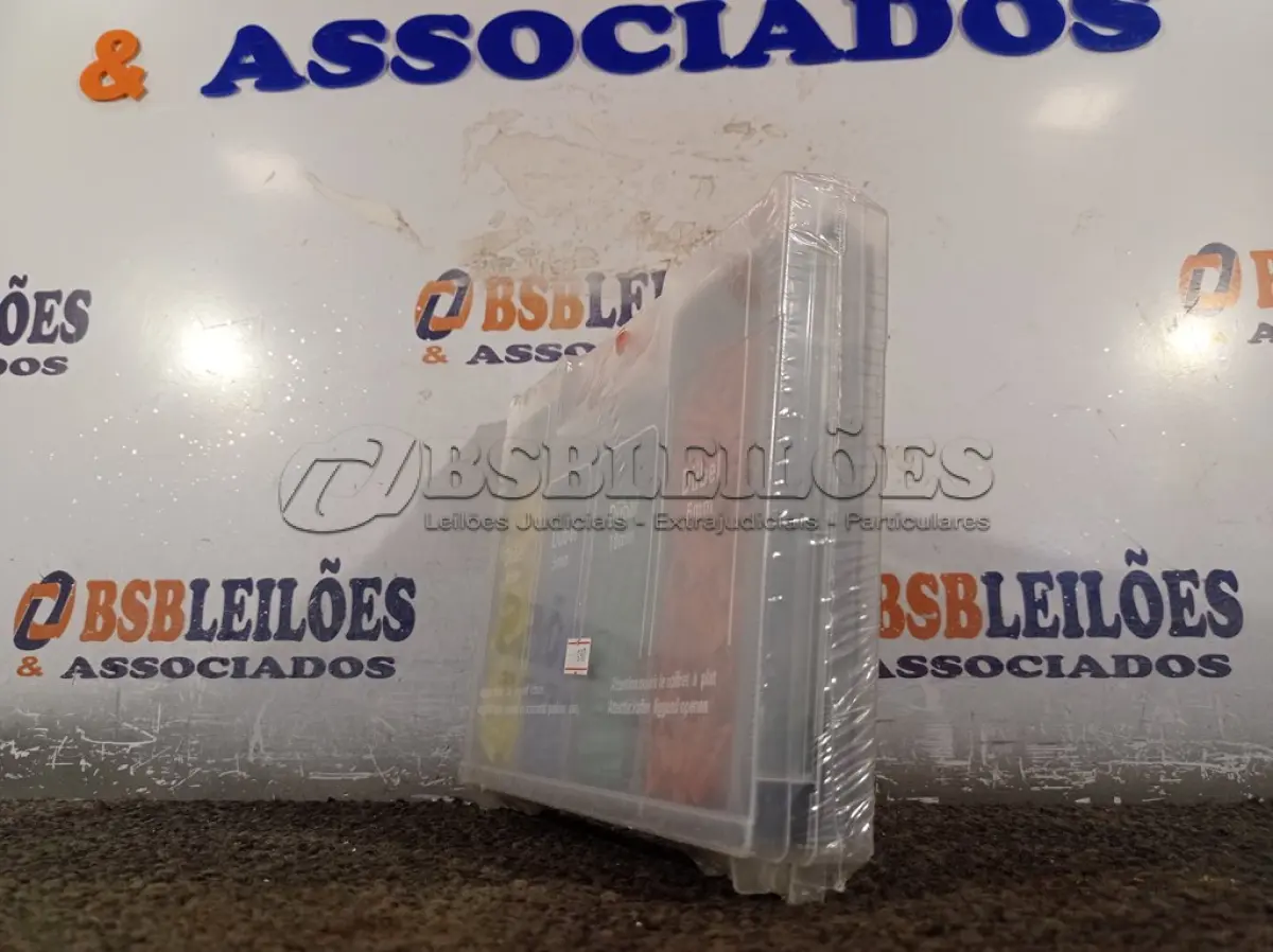 LOTE 140 - 01 KIT DE BROCAS DIVERSAS. (NO ESTADO) ATENÇÃO! FAZER A VISITAÇÃO ANTES DE ARREMATAR, NÃO SABEMOS SE FUNCIONA. LEILÃO NÃO TEM GARANTIA E NEM DEVOLUÇÃO, SUJEITO A POSSÍVEIS AVARIAS VISÍVEIS/OCULTAS E/OU AUSÊNCIA DE COMPONENTES.