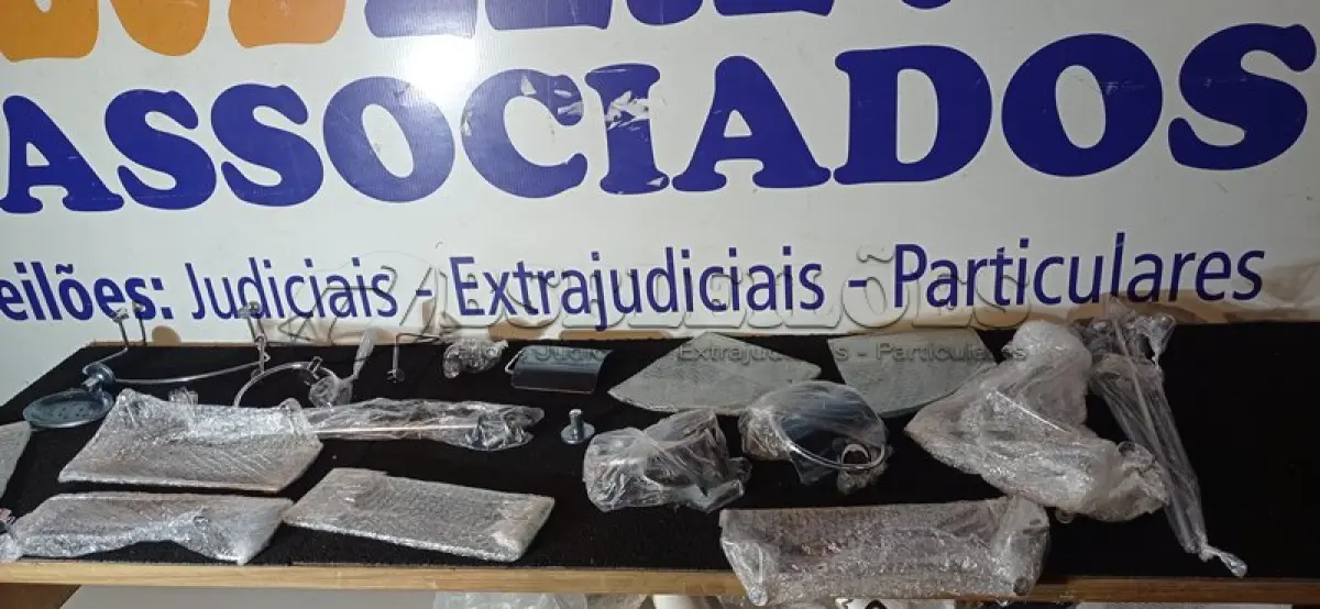 LOTE 075 - ACESSÓRIOS DE BANHEIRO DIVERSOS (NO ESTADO, NÃO SABEMOS SE FUNCIONA. LEILÃO NÃO TEM GARANTIA E NEM DEVOLUÇÃO, SUJEITO A POSSÍVEIS AVARIAS VISÍVEIS/OCULTAS E/OU AUSÊNCIA DE COMPONENTES)