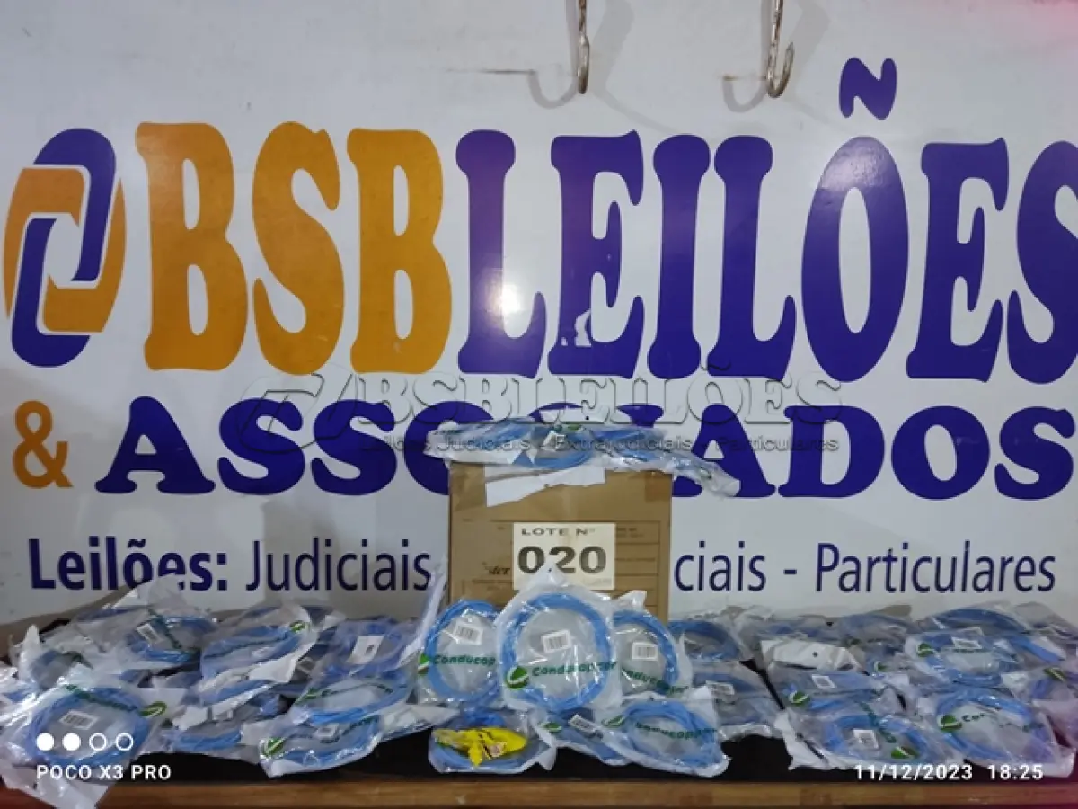 LOTE 020 - 55 - CABOS DE REDES (APROXIMADAMENTE.) (NO ESTADO, NÃO SABEMOS SE FUNCIONA. LEILÃO NÃO TEM GARANTIA E NEM DEVOLUÇÃO, SUJEITO A POSSÍVEIS AVARIAS VISÍVEIS/OCULTAS E/OU AUSÊNCIA DE COMPONENTES)