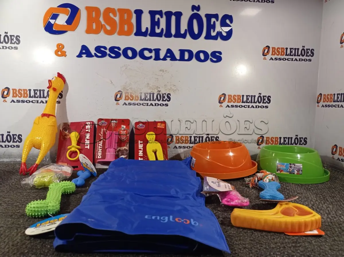 LOTE 026 - 01 KIT DE ACESSÓRIOS PARA PET CONTENDO: TAPETE GELADO, COMEDOURO 3912, BIFE BARULHO, OSSINHO LISO MORDEDOR, OSSO ESPINHO GRANDE, HALTER 04 FUROS, OSSO PET, FRANGO MORDEDOR, PET PLAY CHUPETA, PET PLAY PICOLÉ, DENTAL PET PLAY E OSSINHO PINGENTE. (NO ESTADO) ATENÇÃO! FAZER A VISITAÇÃO ANTES DE ARREMATAR, NÃO SABEMOS SE FUNCIONA. LEILÃO NÃO TEM GARANTIA E NEM DEVOLUÇÃO, SUJEITO A POSSÍVEIS AVARIAS VISÍVEIS/OCULTAS E/OU AUSÊNCIA DE COMPONENTES.