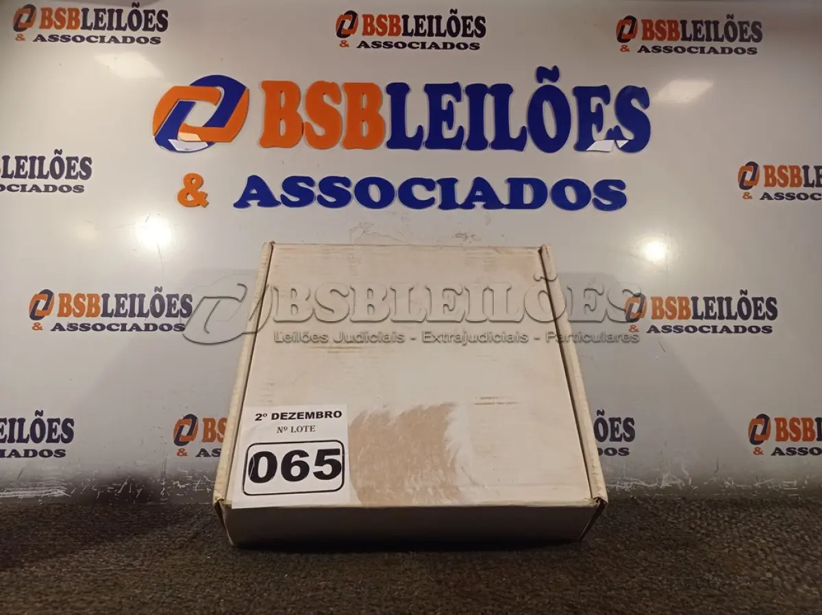 LOTE 065 - 02 RELÓGIOS DE PONTO. (NO ESTADO) ATENÇÃO! FAZER A VISITAÇÃO ANTES DE ARREMATAR, NÃO SABEMOS SE FUNCIONA. LEILÃO NÃO TEM GARANTIA E NEM DEVOLUÇÃO, SUJEITO A POSSÍVEIS AVARIAS VISÍVEIS/OCULTAS E/OU AUSÊNCIA DE COMPONENTES.