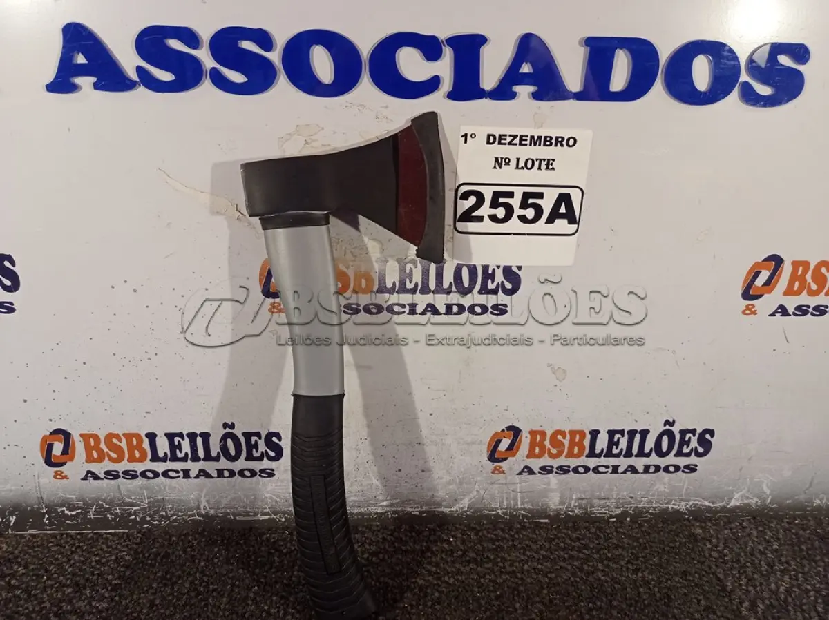 LOTE 255 - 01 MACHADINHA CAÇA E PESCA COM CABO EMBORRACHADO. (NO ESTADO) ATENÇÃO! FAZER A VISITAÇÃO ANTES DE ARREMATAR, NÃO SABEMOS SE FUNCIONA. LEILÃO NÃO TEM GARANTIA E NEM DEVOLUÇÃO, SUJEITO A POSSÍVEIS AVARIAS VISÍVEIS/OCULTAS E/OU AUSÊNCIA DE COMPONENTES.