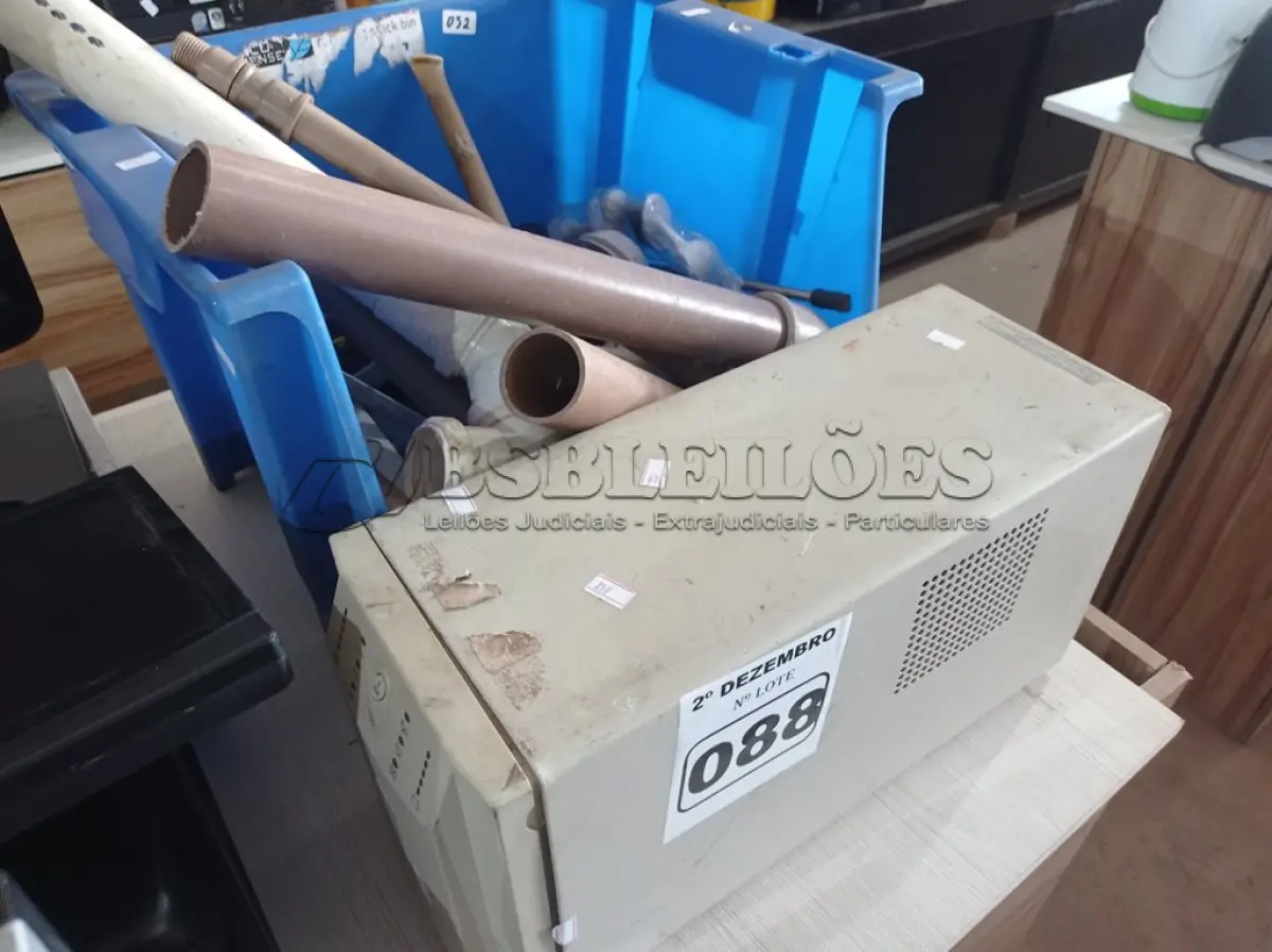 LOTE 088 - 01 NOBREAK APC 700VA E VÁRIAS CONEXÕES HIDRÁULICAS. (NO ESTADO) ATENÇÃO! FAZER A VISITAÇÃO ANTES DE ARREMATAR, NÃO SABEMOS SE FUNCIONA. LEILÃO NÃO TEM GARANTIA E NEM DEVOLUÇÃO, SUJEITO A POSSÍVEIS AVARIAS VISÍVEIS/OCULTAS E/OU AUSÊNCIA DE COMPONENTES.