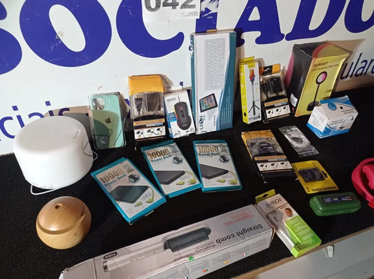 LOTE 042 - 20 – ITENS DIVERSOS (APROXIMADAMENTE) (NO ESTADO, NÃO SABEMOS SE FUNCIONA. LEILÃO NÃO TEM GARANTIA E NEM DEVOLUÇÃO, SUJEITO A POSSÍVEIS AVARIAS VISÍVEIS/OCULTAS E/OU AUSÊNCIA DE COMPONENTES)