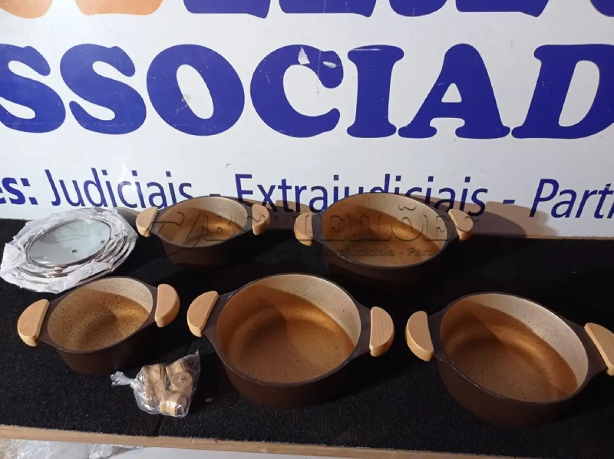 LOTE 038 - 05 – PANELAS DIVERSAS. (NO ESTADO, NÃO SABEMOS SE FUNCIONA. LEILÃO NÃO TEM GARANTIA E NEM DEVOLUÇÃO, SUJEITO A POSSÍVEIS AVARIAS VISÍVEIS/OCULTAS E/OU AUSÊNCIA DE COMPONENTES)