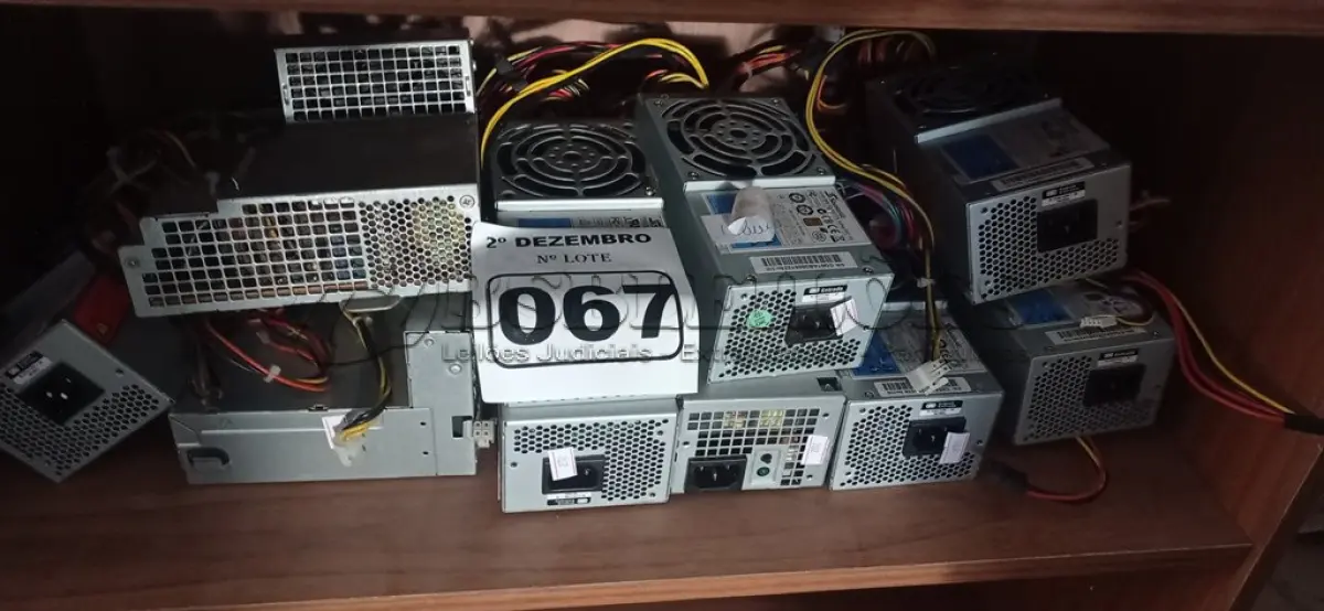 LOTE 067 - 01 LOTE COM VÁRIAS FONTES PARA PC MARCAS E MODELOS DIVERSOS. (NO ESTADO) ATENÇÃO! FAZER A VISITAÇÃO ANTES DE ARREMATAR, NÃO SABEMOS SE FUNCIONA. LEILÃO NÃO TEM GARANTIA E NEM DEVOLUÇÃO, SUJEITO A POSSÍVEIS AVARIAS VISÍVEIS/OCULTAS E/OU AUSÊNCIA DE COMPONENTES.
