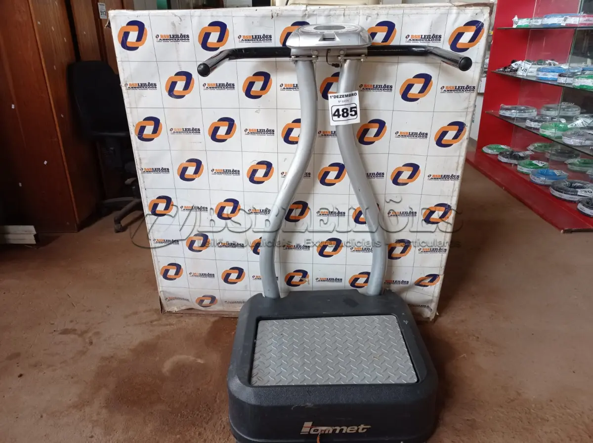 LOTE 485 - 01 PLATAFORMA VIBRATÓRIA. (NO ESTADO) ATENÇÃO! FAZER A VISITAÇÃO ANTES DE ARREMATAR, NÃO SABEMOS SE FUNCIONA. LEILÃO NÃO TEM GARANTIA E NEM DEVOLUÇÃO, SUJEITO A POSSÍVEIS AVARIAS VISÍVEIS/OCULTAS E/OU AUSÊNCIA DE COMPONENTES.