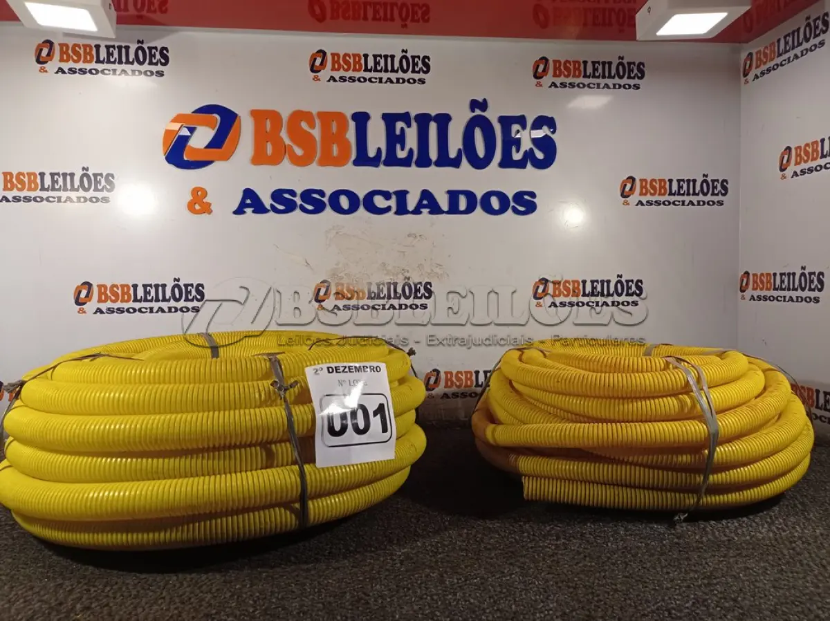 LOTE 001 - 02 ROLOS DE MANGUEIRA CORRUGADA. (NO ESTADO) ATENÇÃO! FAZER A VISITAÇÃO ANTES DE ARREMATAR, NÃO SABEMOS SE FUNCIONA. LEILÃO NÃO TEM GARANTIA E NEM DEVOLUÇÃO, SUJEITO A POSSÍVEIS AVARIAS VISÍVEIS/OCULTAS E/OU AUSÊNCIA DE COMPONENTES.