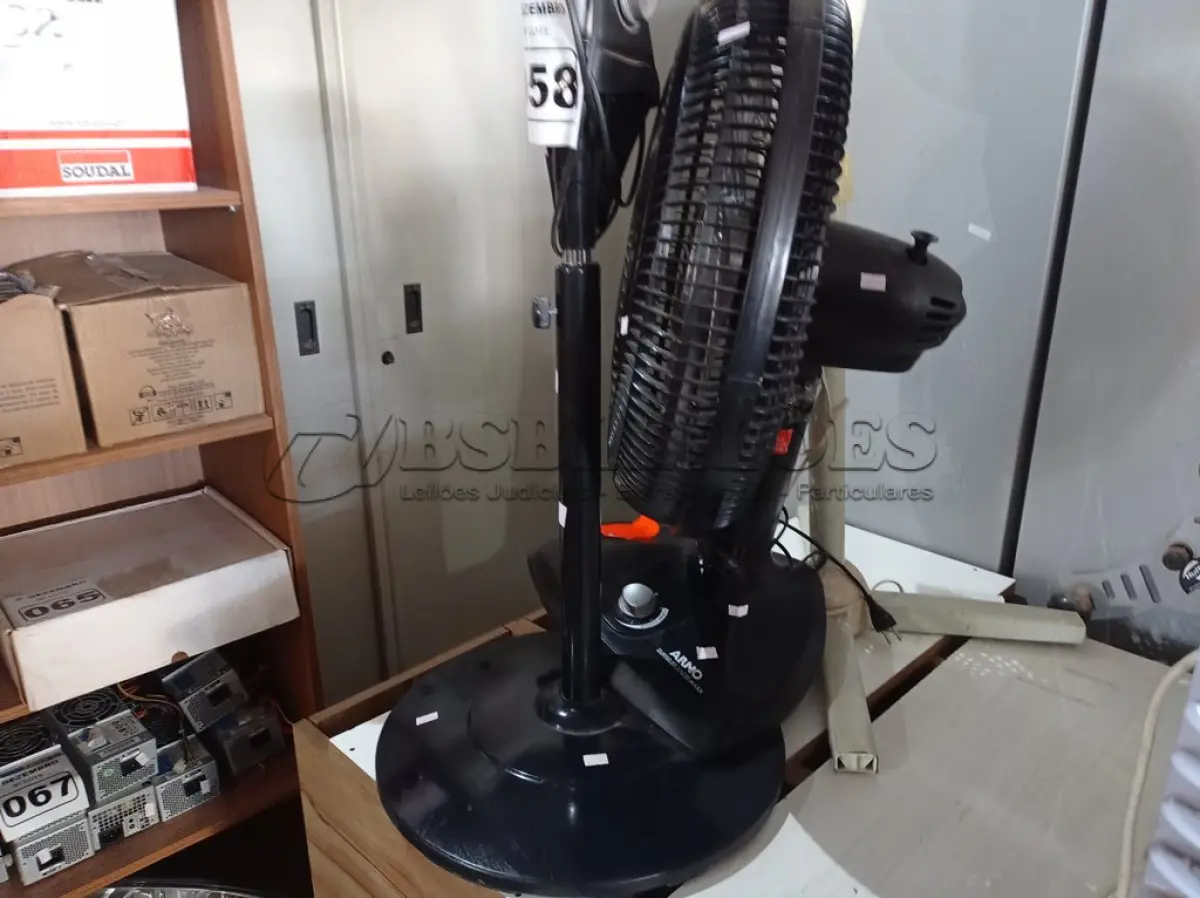 LOTE 058 - 03 VENTILADORES MARCAS E MODELOS DIVERSOS. (NO ESTADO) ATENÇÃO! FAZER A VISITAÇÃO ANTES DE ARREMATAR, NÃO SABEMOS SE FUNCIONA. LEILÃO NÃO TEM GARANTIA E NEM DEVOLUÇÃO, SUJEITO A POSSÍVEIS AVARIAS VISÍVEIS/OCULTAS E/OU AUSÊNCIA DE COMPONENTES.