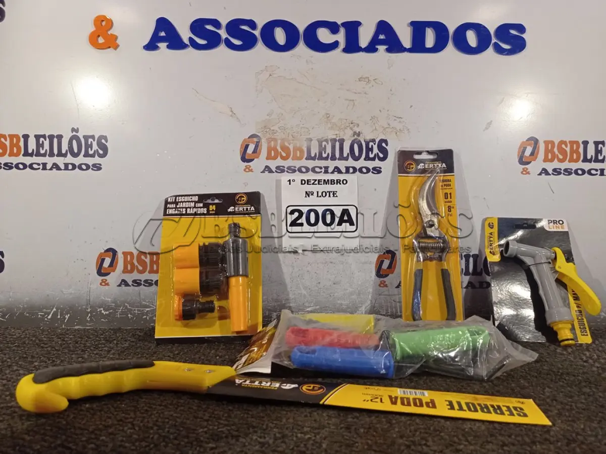 LOTE 200 - 01 KIT PARA JARDINAGEM. (NO ESTADO) ATENÇÃO! FAZER A VISITAÇÃO ANTES DE ARREMATAR, NÃO SABEMOS SE FUNCIONA. LEILÃO NÃO TEM GARANTIA E NEM DEVOLUÇÃO, SUJEITO A POSSÍVEIS AVARIAS VISÍVEIS/OCULTAS E/OU AUSÊNCIA DE COMPONENTES.