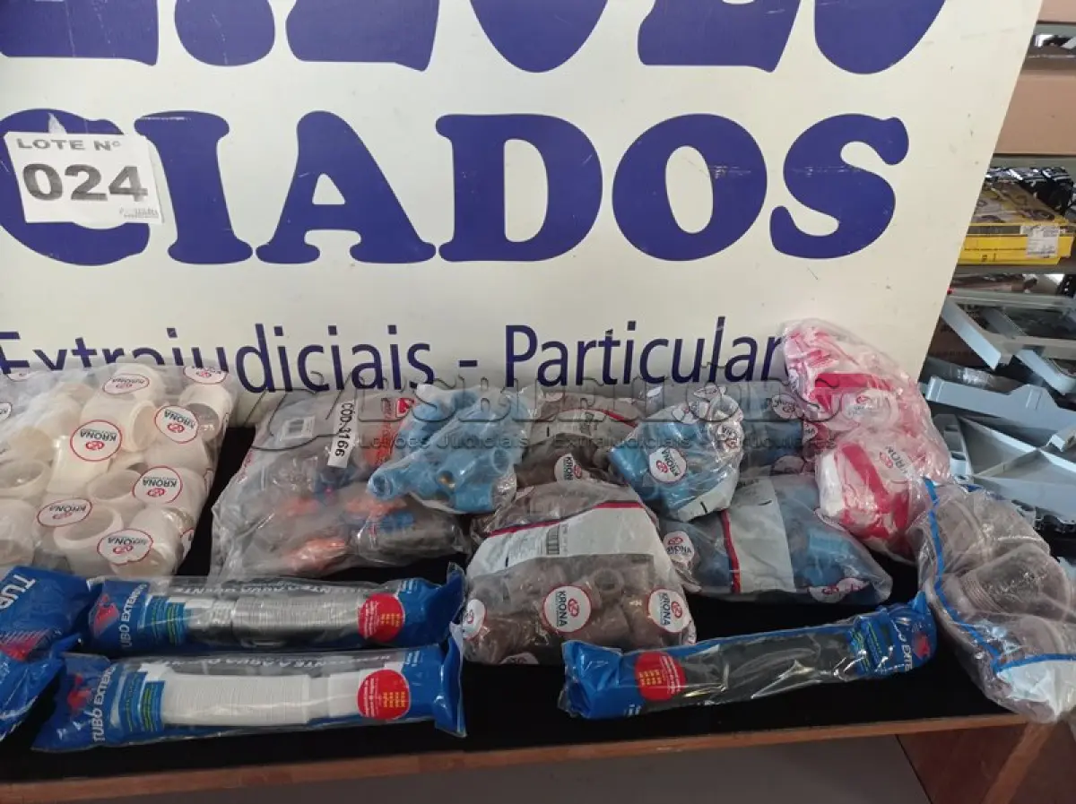 LOTE 024 - APROXIMADAMENTE 270 – ITENS MATERIAIS HIDRÁULICOS (NO ESTADO, NÃO SABEMOS SE FUNCIONA. LEILÃO NÃO TEM GARANTIA E NEM DEVOLUÇÃO, SUJEITO A POSSÍVEIS AVARIAS VISÍVEIS/OCULTAS E/OU AUSÊNCIA DE COMPONENTES)