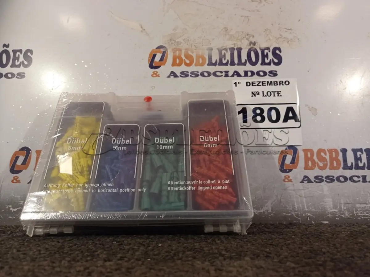 LOTE 180 - 01 KIT DE BROCAS DIVERSAS. (NO ESTADO) ATENÇÃO! FAZER A VISITAÇÃO ANTES DE ARREMATAR, NÃO SABEMOS SE FUNCIONA. LEILÃO NÃO TEM GARANTIA E NEM DEVOLUÇÃO, SUJEITO A POSSÍVEIS AVARIAS VISÍVEIS/OCULTAS E/OU AUSÊNCIA DE COMPONENTES.
