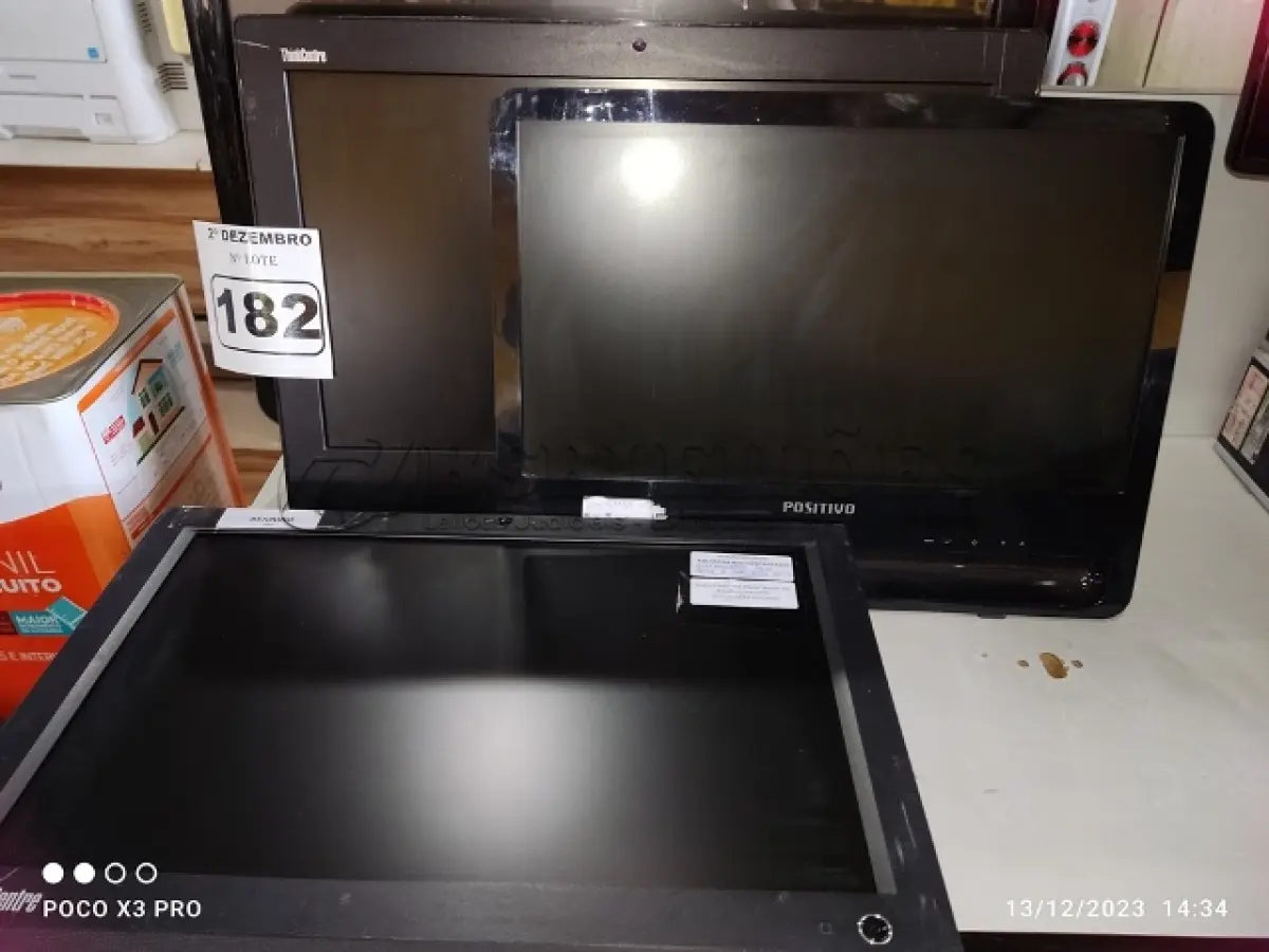 LOTE 182 - 04 COMPUTADORES ALL IN ONE MARCAS E MODELOS DIVERSOS PARA RETIRADA DE PEÇAS. (NO ESTADO) ATENÇÃO! FAZER A VISITAÇÃO ANTES DE ARREMATAR, NÃO SABEMOS SE FUNCIONA. LEILÃO NÃO TEM GARANTIA E NEM DEVOLUÇÃO, SUJEITO A POSSÍVEIS AVARIAS VISÍVEIS/OCULTAS E/OU AUSÊNCIA DE COMPONENTES.