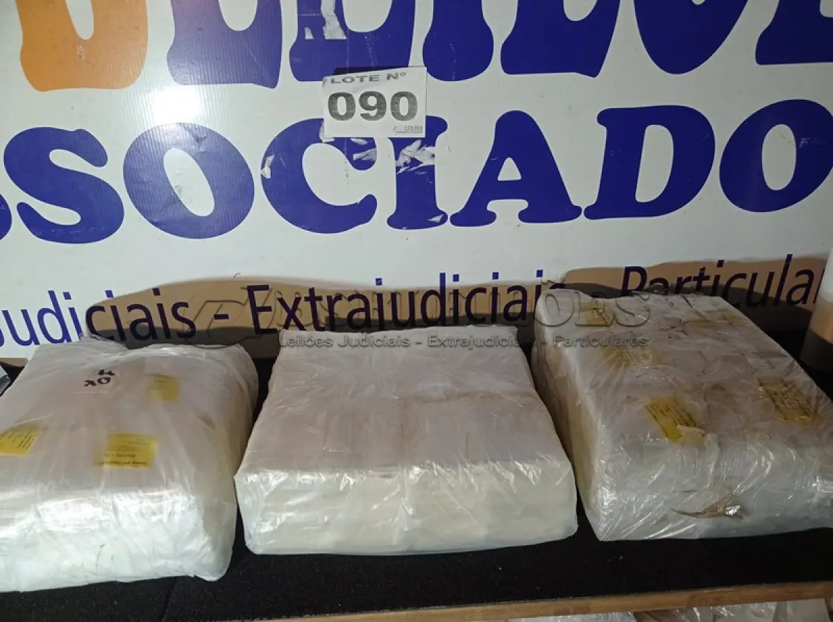 LOTE 090 - 01 – EMBALAGENS DIVERSAS (NO ESTADO, NÃO SABEMOS SE FUNCIONA. LEILÃO NÃO TEM GARANTIA E NEM DEVOLUÇÃO, SUJEITO A POSSÍVEIS AVARIAS VISÍVEIS/OCULTAS E/OU AUSÊNCIA DE COMPONENTES)