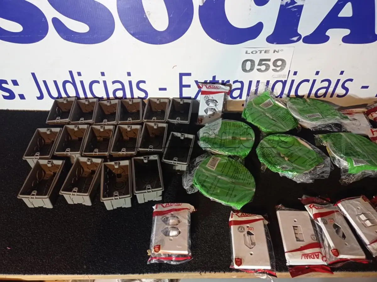 LOTE 059 - 40 – ITENS MATERIAIS ELÉTRICOS (APROXIMADAMENTE) (NO ESTADO, NÃO SABEMOS SE FUNCIONA. LEILÃO NÃO TEM GARANTIA E NEM DEVOLUÇÃO, SUJEITO A POSSÍVEIS AVARIAS VISÍVEIS/OCULTAS E/OU AUSÊNCIA DE COMPONENTES)