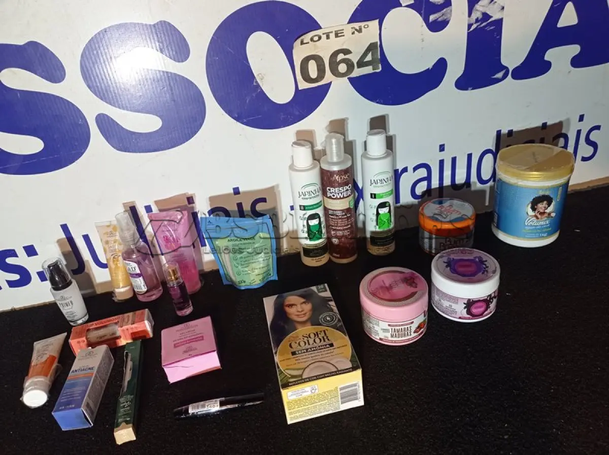 LOTE 064 - 20 – COSMÉTICOS DIVERSOS.(APROXIMADAMENTE) (NO ESTADO, NÃO SABEMOS SE FUNCIONA. LEILÃO NÃO TEM GARANTIA E NEM DEVOLUÇÃO, SUJEITO A POSSÍVEIS AVARIAS VISÍVEIS/OCULTAS E/OU AUSÊNCIA DE COMPONENTES)