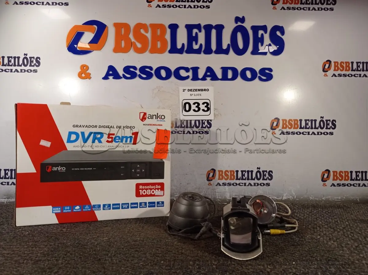 LOTE 033 - 01 DVR E 03 CÂMERAS DE SEGURANÇA. (NO ESTADO) ATENÇÃO! FAZER A VISITAÇÃO ANTES DE ARREMATAR, NÃO SABEMOS SE FUNCIONA. LEILÃO NÃO TEM GARANTIA E NEM DEVOLUÇÃO, SUJEITO A POSSÍVEIS AVARIAS VISÍVEIS/OCULTAS E/OU AUSÊNCIA DE COMPONENTES.