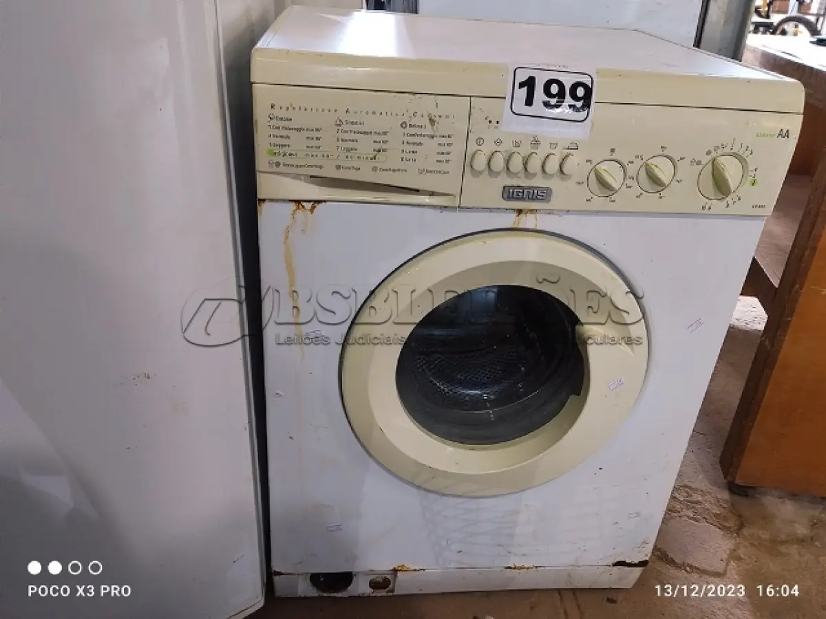 LOTE 199 - 01 LAVADORA DE ROUPAS. (NO ESTADO) ATENÇÃO! FAZER A VISITAÇÃO ANTES DE ARREMATAR, NÃO SABEMOS SE FUNCIONA. LEILÃO NÃO TEM GARANTIA E NEM DEVOLUÇÃO, SUJEITO A POSSÍVEIS AVARIAS VISÍVEIS/OCULTAS E/OU AUSÊNCIA DE COMPONENTES.