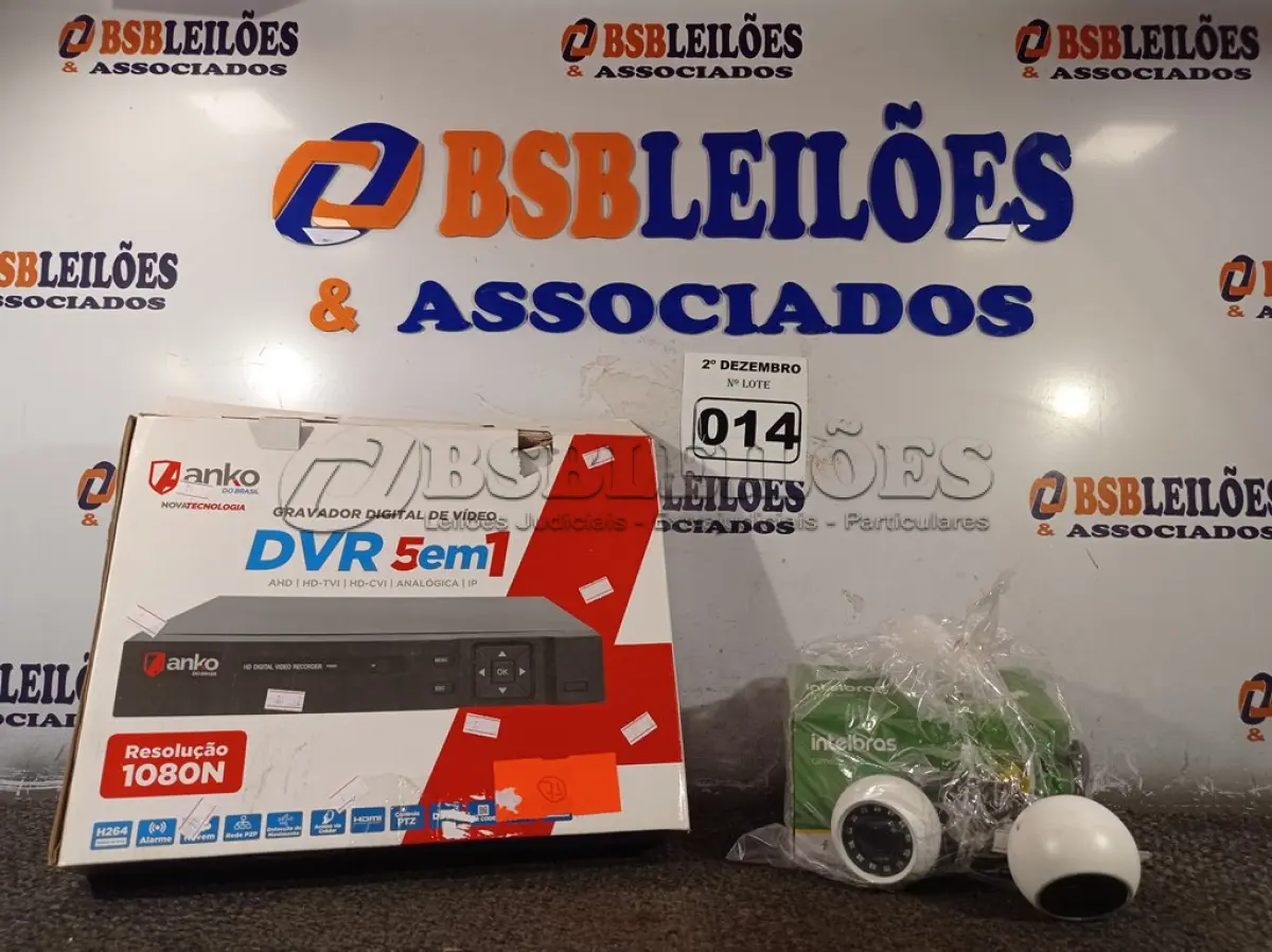 LOTE 014 - 01 DVR E 03 CÂMERAS DE SEGURANÇA. (NO ESTADO) ATENÇÃO! FAZER A VISITAÇÃO ANTES DE ARREMATAR, NÃO SABEMOS SE FUNCIONA. LEILÃO NÃO TEM GARANTIA E NEM DEVOLUÇÃO, SUJEITO A POSSÍVEIS AVARIAS VISÍVEIS/OCULTAS E/OU AUSÊNCIA DE COMPONENTES.