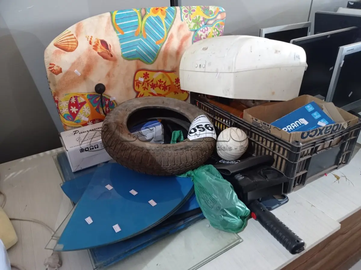 LOTE 056 - 01 LOTE COM MATERIAIS DIVERSOS. (NO ESTADO) ATENÇÃO! FAZER A VISITAÇÃO ANTES DE ARREMATAR, NÃO SABEMOS SE FUNCIONA. LEILÃO NÃO TEM GARANTIA E NEM DEVOLUÇÃO, SUJEITO A POSSÍVEIS AVARIAS VISÍVEIS/OCULTAS E/OU AUSÊNCIA DE COMPONENTES.