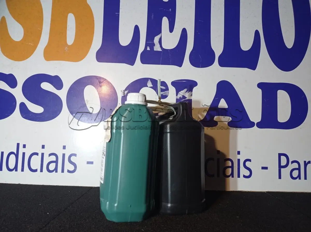 LOTE 055 - 10 LITROS DE LAURIL (NO ESTADO, NÃO SABEMOS SE FUNCIONA. LEILÃO NÃO TEM GARANTIA E NEM DEVOLUÇÃO, SUJEITO A POSSÍVEIS AVARIAS VISÍVEIS/OCULTAS E/OU AUSÊNCIA DE COMPONENTES)