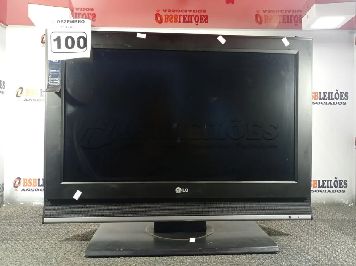 LOTE 100 - 01 TV LG 26” POL. (NO ESTADO) ATENÇÃO! FAZER A VISITAÇÃO ANTES DE ARREMATAR, NÃO SABEMOS SE FUNCIONA. LEILÃO NÃO TEM GARANTIA E NEM DEVOLUÇÃO, SUJEITO A POSSÍVEIS AVARIAS VISÍVEIS/OCULTAS E/OU AUSÊNCIA DE COMPONENTES.