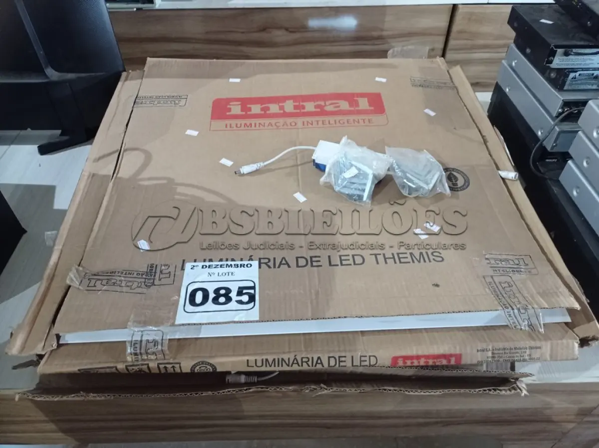 LOTE 085 - 05 LUMINÁRIAS DE LED DE EMBUTIR. (NO ESTADO) ATENÇÃO! FAZER A VISITAÇÃO ANTES DE ARREMATAR, NÃO SABEMOS SE FUNCIONA. LEILÃO NÃO TEM GARANTIA E NEM DEVOLUÇÃO, SUJEITO A POSSÍVEIS AVARIAS VISÍVEIS/OCULTAS E/OU AUSÊNCIA DE COMPONENTES.