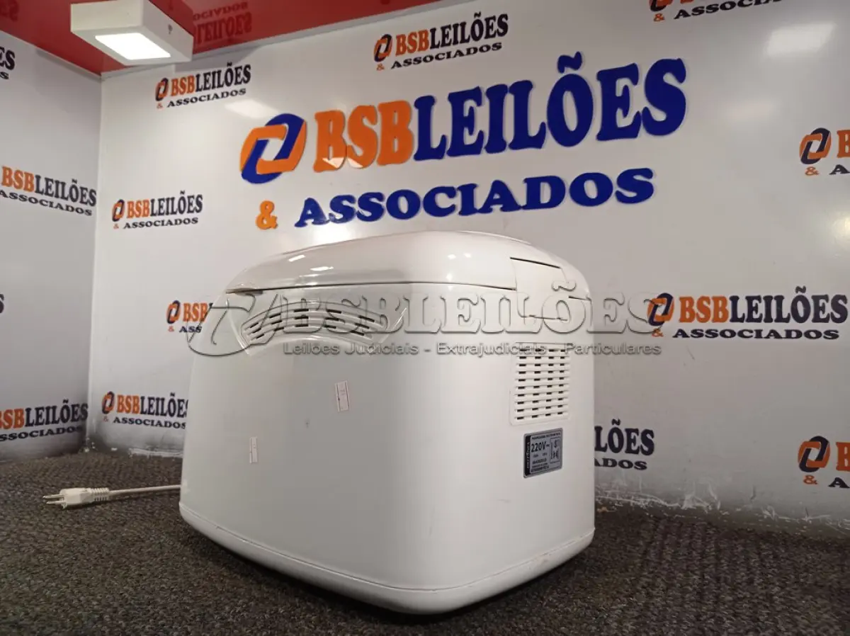 LOTE 038 - 01 PANIFICADORA MULTIPANE MARCA BRITANIA 220V. (NO ESTADO) ATENÇÃO! FAZER A VISITAÇÃO ANTES DE ARREMATAR, NÃO SABEMOS SE FUNCIONA. LEILÃO NÃO TEM GARANTIA E NEM DEVOLUÇÃO, SUJEITO A POSSÍVEIS AVARIAS VISÍVEIS/OCULTAS E/OU AUSÊNCIA DE COMPONENTES.