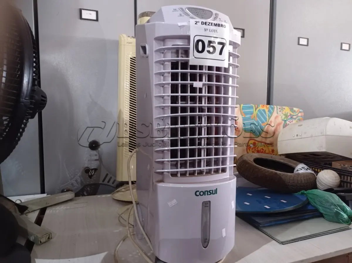LOTE 057 - 02 VENTILADORES DE COLUNA E 01 CLIMATIZADOR MARCAS E MODELOS DIVERSOS. (NO ESTADO) ATENÇÃO! FAZER A VISITAÇÃO ANTES DE ARREMATAR, NÃO SABEMOS SE FUNCIONA. LEILÃO NÃO TEM GARANTIA E NEM DEVOLUÇÃO, SUJEITO A POSSÍVEIS AVARIAS VISÍVEIS/OCULTAS E/OU AUSÊNCIA DE COMPONENTES.