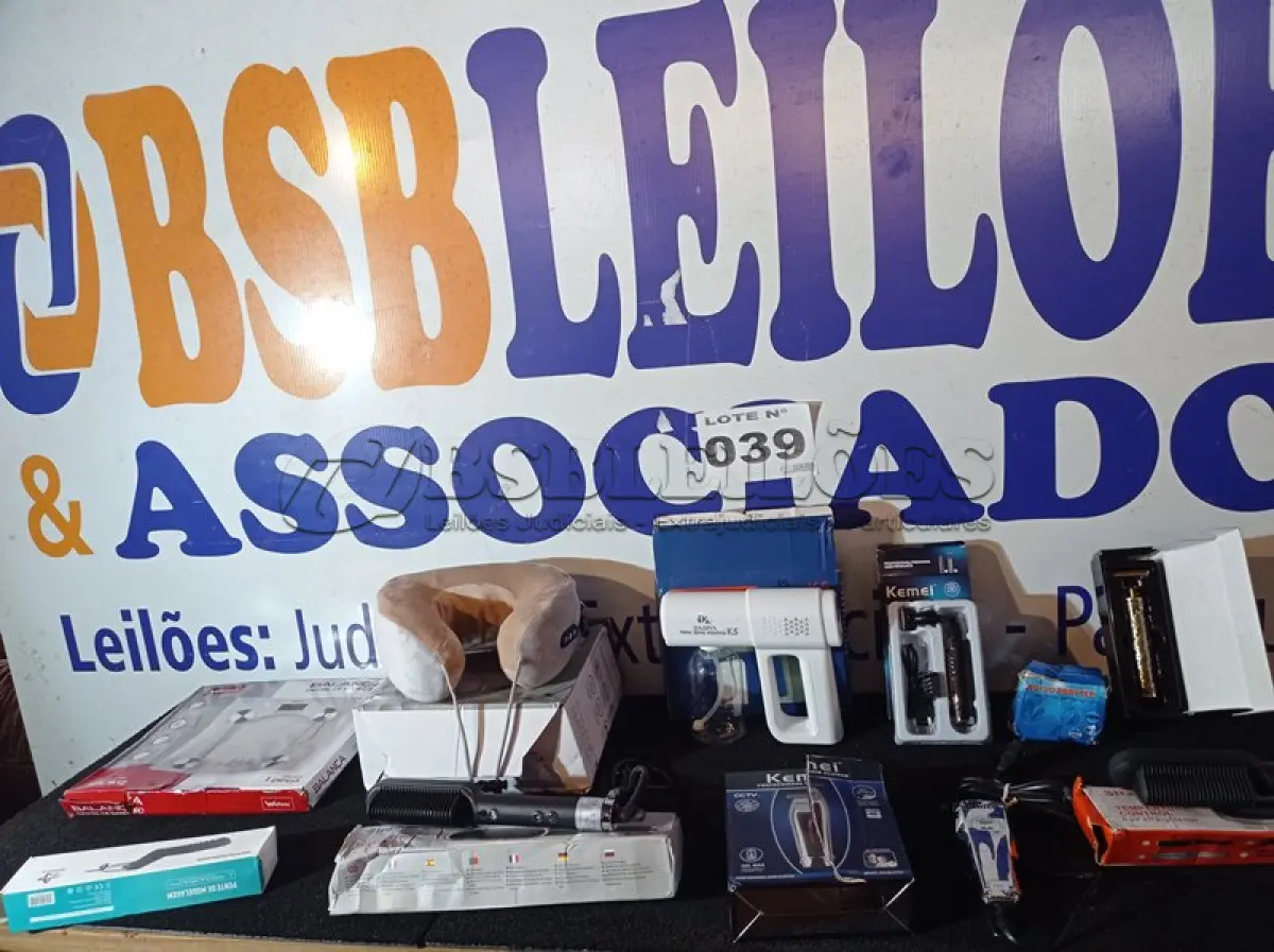 LOTE 039 - 12 – ITENS DIVERSOS (APROXIADAMENTE) (NO ESTADO, NÃO SABEMOS SE FUNCIONA. LEILÃO NÃO TEM GARANTIA E NEM DEVOLUÇÃO, SUJEITO A POSSÍVEIS AVARIAS VISÍVEIS/OCULTAS E/OU AUSÊNCIA DE COMPONENTES)