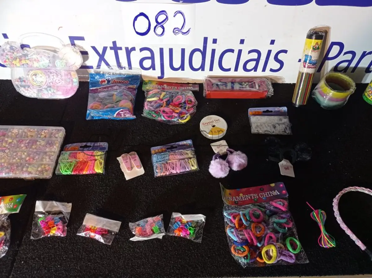 LOTE 082 - 21 – ITENS INFANTIL DIVERSOS.(APROXIMADAMENTE) (NO ESTADO, NÃO SABEMOS SE FUNCIONA. LEILÃO NÃO TEM GARANTIA E NEM DEVOLUÇÃO, SUJEITO A POSSÍVEIS AVARIAS VISÍVEIS/OCULTAS E/OU AUSÊNCIA DE COMPONENTES)