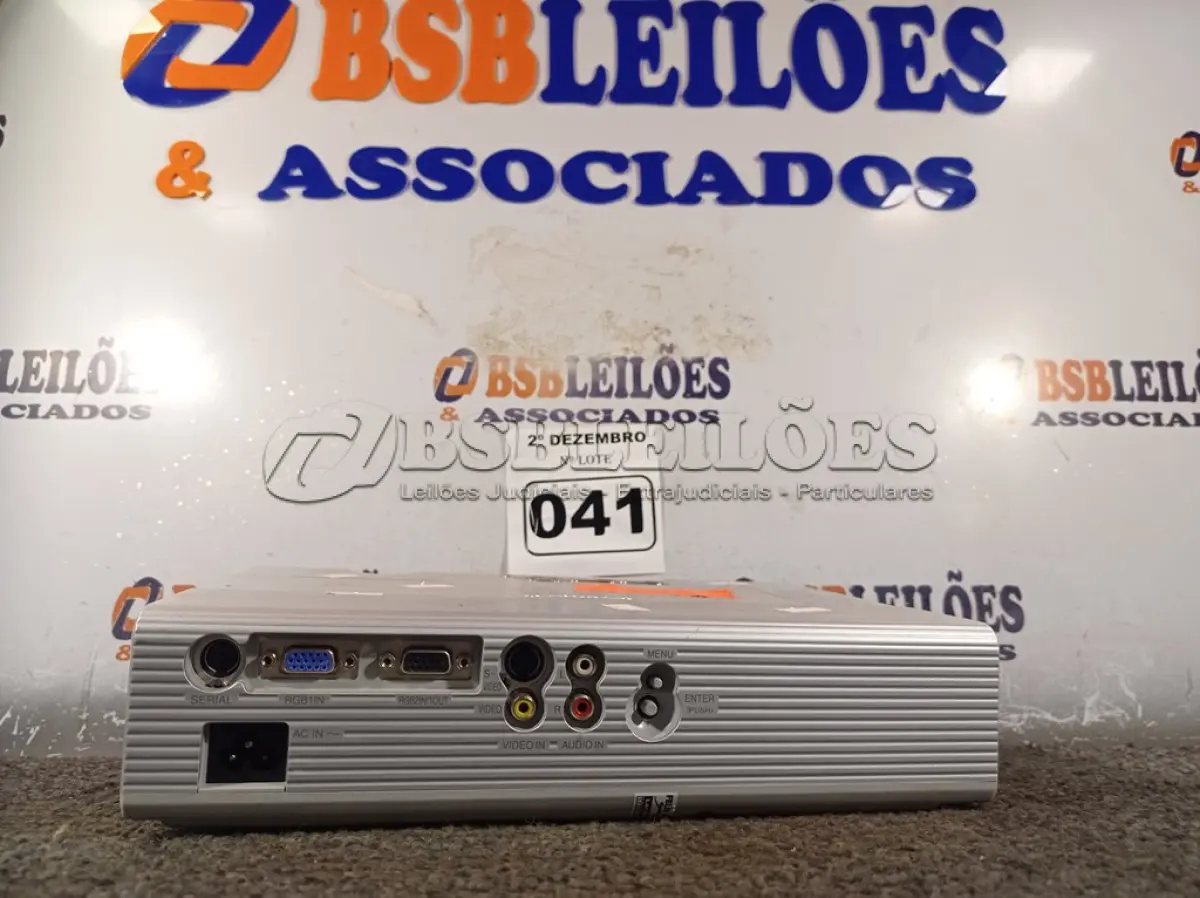 LOTE 040 - 03 SANDUICHEIRAS E 06 FERROS DE PASSAR ROUPAS MARCAS E MODELOS DIVERSOS. (NO ESTADO) ATENÇÃO! FAZER A VISITAÇÃO ANTES DE ARREMATAR, NÃO SABEMOS SE FUNCIONA. LEILÃO NÃO TEM GARANTIA E NEM DEVOLUÇÃO, SUJEITO A POSSÍVEIS AVARIAS VISÍVEIS/OCULTAS E/OU AUSÊNCIA DE COMPONENTES.