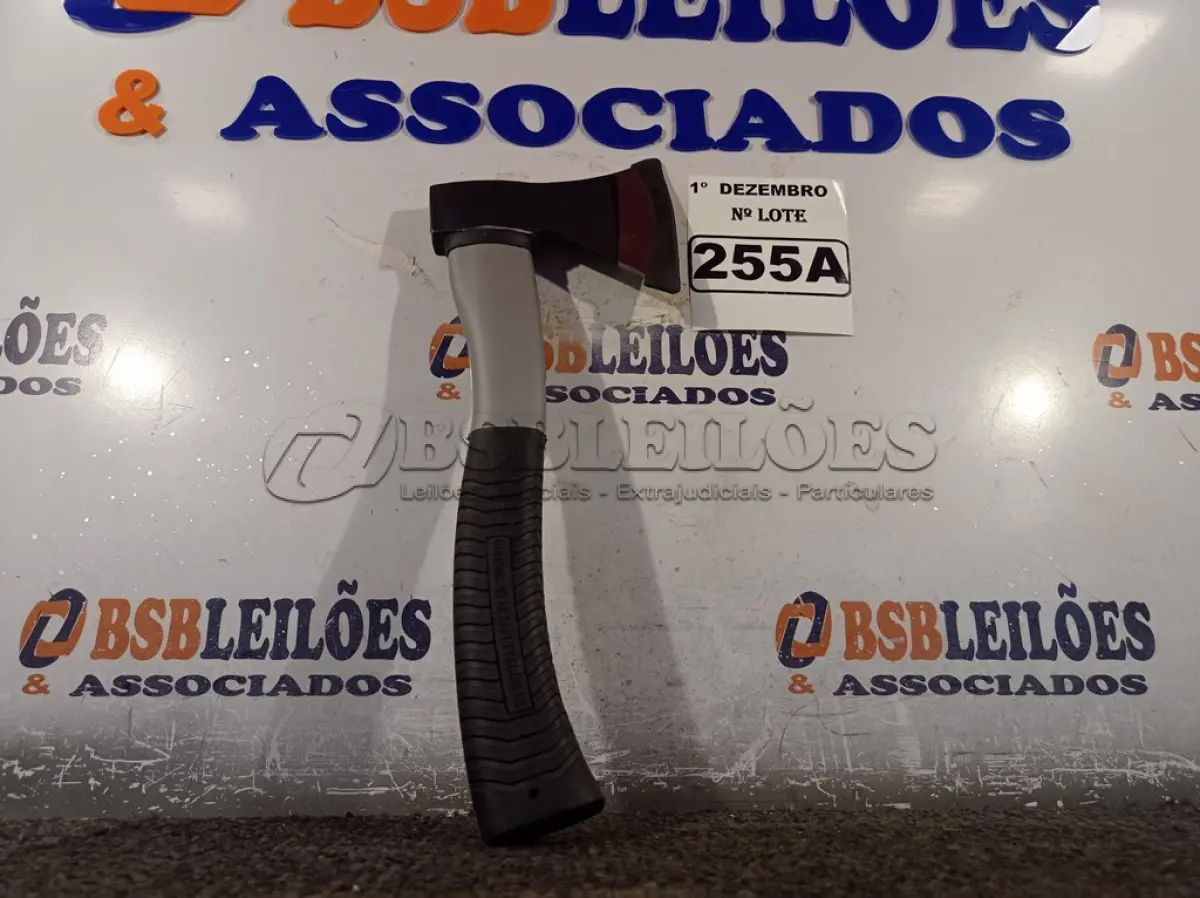 LOTE 255 - 01 MACHADINHA CAÇA E PESCA COM CABO EMBORRACHADO. (NO ESTADO) ATENÇÃO! FAZER A VISITAÇÃO ANTES DE ARREMATAR, NÃO SABEMOS SE FUNCIONA. LEILÃO NÃO TEM GARANTIA E NEM DEVOLUÇÃO, SUJEITO A POSSÍVEIS AVARIAS VISÍVEIS/OCULTAS E/OU AUSÊNCIA DE COMPONENTES.
