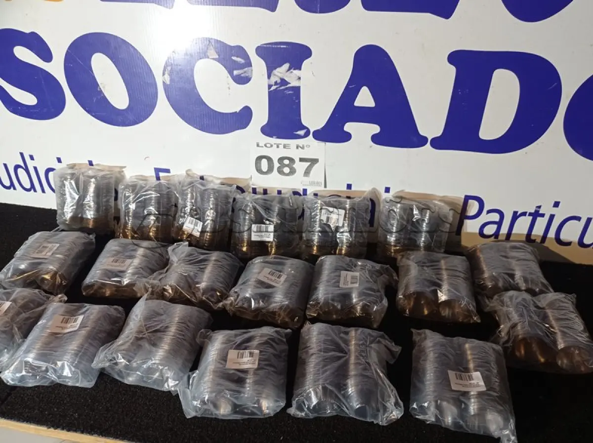 LOTE 087 - 1000 - EMBALAGENS BLISTER DOCINHO BRIGADEIRO GOURMET.(APROXIMADAMENTE) (NO ESTADO, NÃO SABEMOS SE FUNCIONA. LEILÃO NÃO TEM GARANTIA E NEM DEVOLUÇÃO, SUJEITO A POSSÍVEIS AVARIAS VISÍVEIS/OCULTAS E/OU AUSÊNCIA DE COMPONENTES)