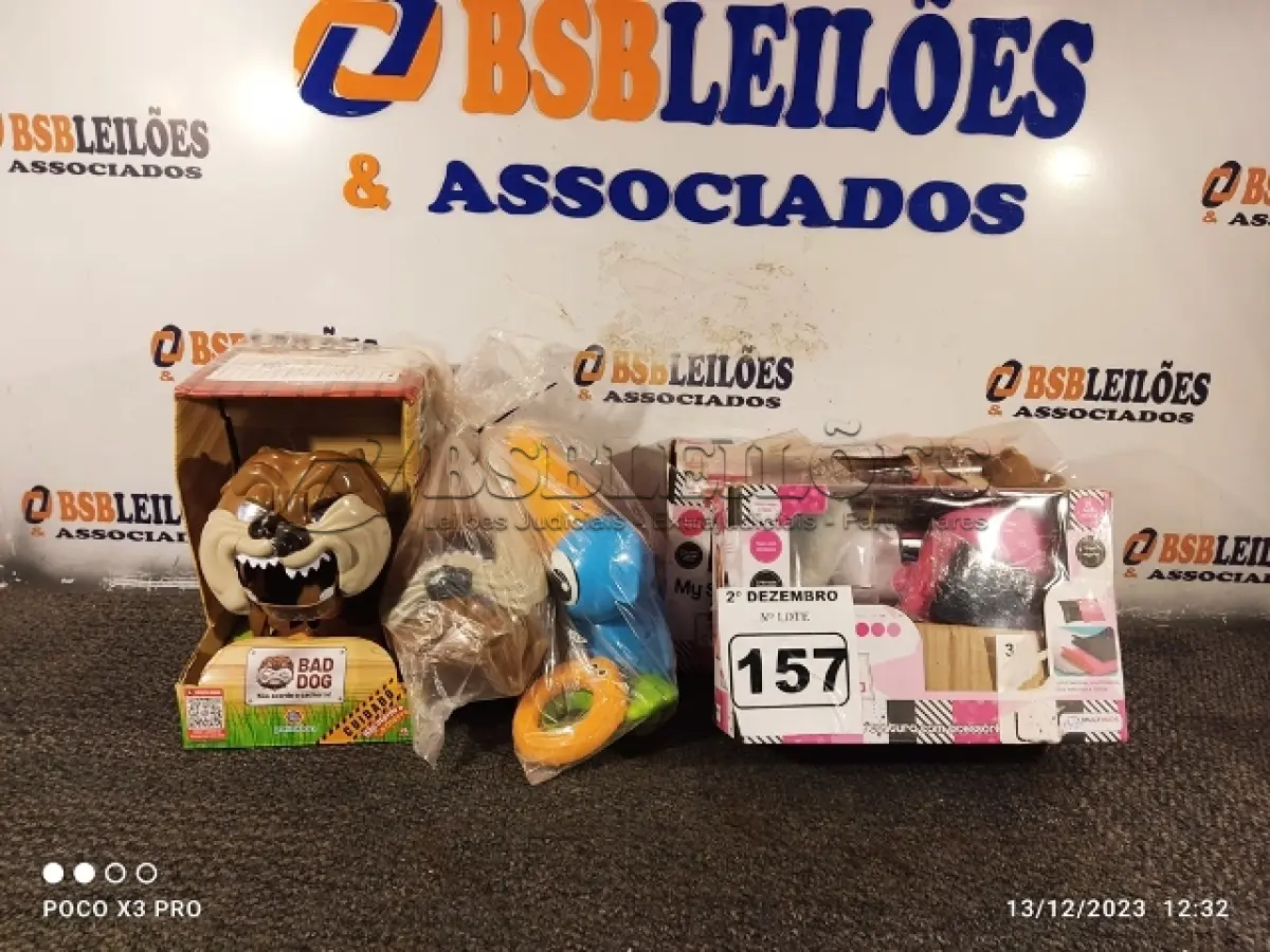 LOTE 157 - 01 LOTE COM BRINQUEDOS DIVERSOS. (NO ESTADO) ATENÇÃO! FAZER A VISITAÇÃO ANTES DE ARREMATAR, NÃO SABEMOS SE FUNCIONA. LEILÃO NÃO TEM GARANTIA E NEM DEVOLUÇÃO, SUJEITO A POSSÍVEIS AVARIAS VISÍVEIS/OCULTAS E/OU AUSÊNCIA DE COMPONENTES.