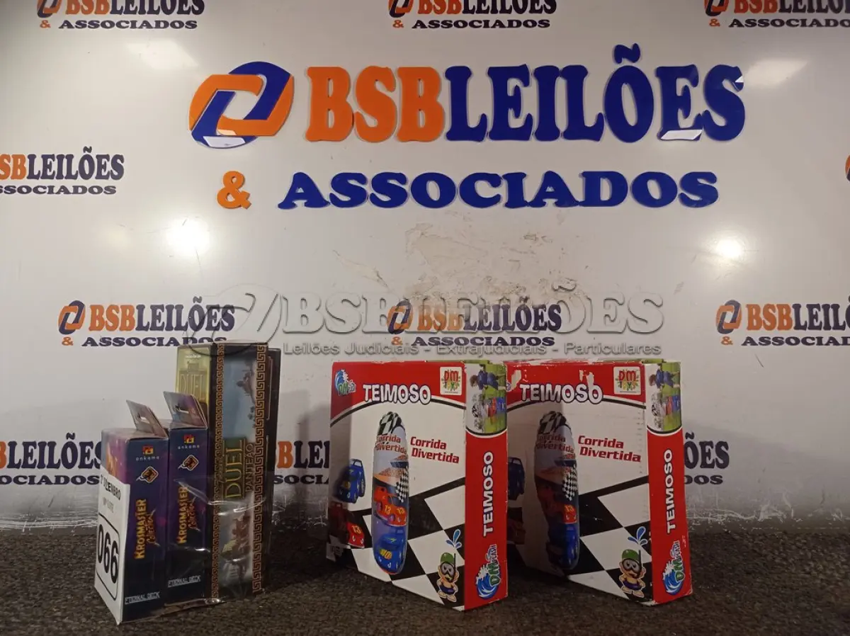 LOTE 066 - 01 LOTE COM VÁRIOS BRINQUEDOS. (NO ESTADO) ATENÇÃO! FAZER A VISITAÇÃO ANTES DE ARREMATAR, NÃO SABEMOS SE FUNCIONA. LEILÃO NÃO TEM GARANTIA E NEM DEVOLUÇÃO, SUJEITO A POSSÍVEIS AVARIAS VISÍVEIS/OCULTAS E/OU AUSÊNCIA DE COMPONENTES.